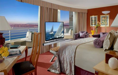 Mỗi phòng đều có một đội ngũ nhân viên phục vụ chuyên biệt