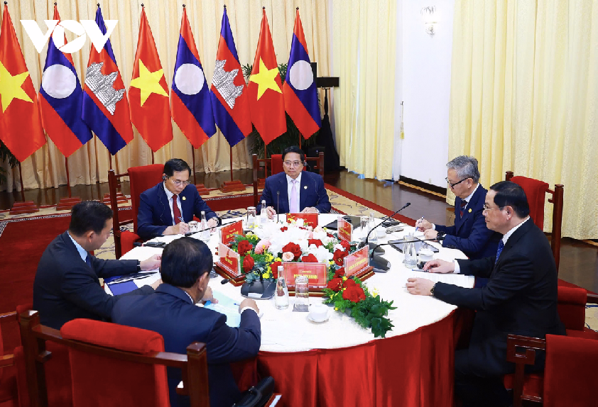 Thủ tướng Việt Nam - Lào - Campuchia họp triển khai kết luận cuộc gặp giữa người đứng đầu ba Đảng. (Ảnh: VOV) Thủ tướng Việt Nam - Lào - Campuchia họp triển khai kết luận cuộc gặp giữa người đứng đầu ba Đảng. (Ảnh: VOV)