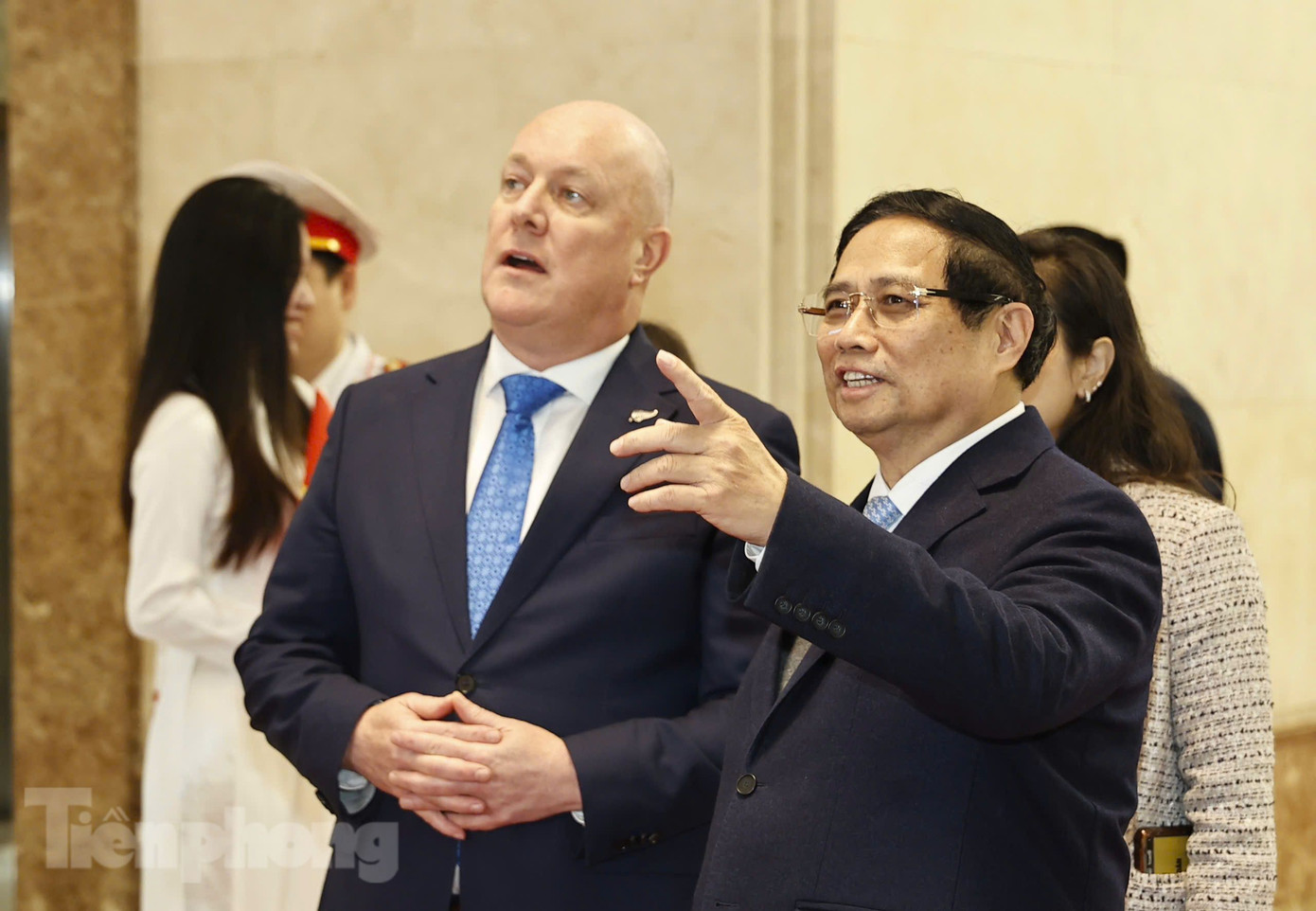 Hai Thủ tướng trò chuyện trước khi hội đàm. (Ảnh: Như Ý) Hai Thủ tướng trò chuyện trước khi hội đàm. (Ảnh: Như Ý)