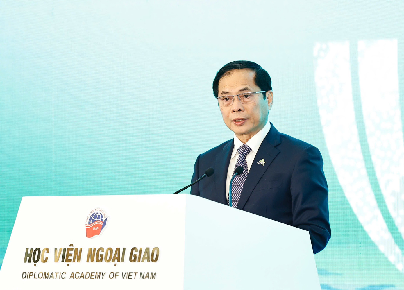 Phó Thủ tướng, Bộ trưởng Ngoại giao Bùi Thanh Sơn phát biểu tại Diễn đàn Tương lai Asean ngày 25/2. (Ảnh: Như Ý)