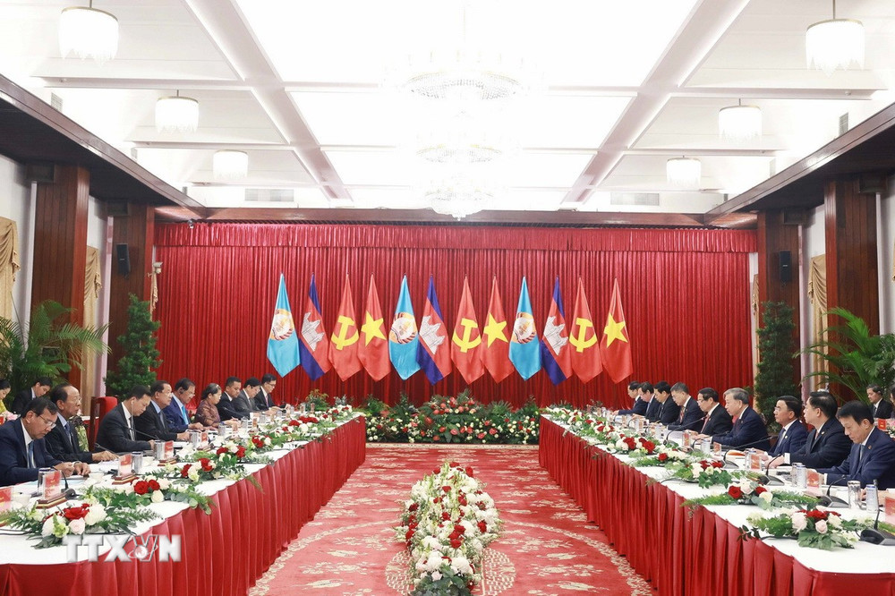 Toàn cảnh cuộc gặp cấp cao Việt Nam - Campuchia ngày 21/2. (Ảnh: TTXVN)