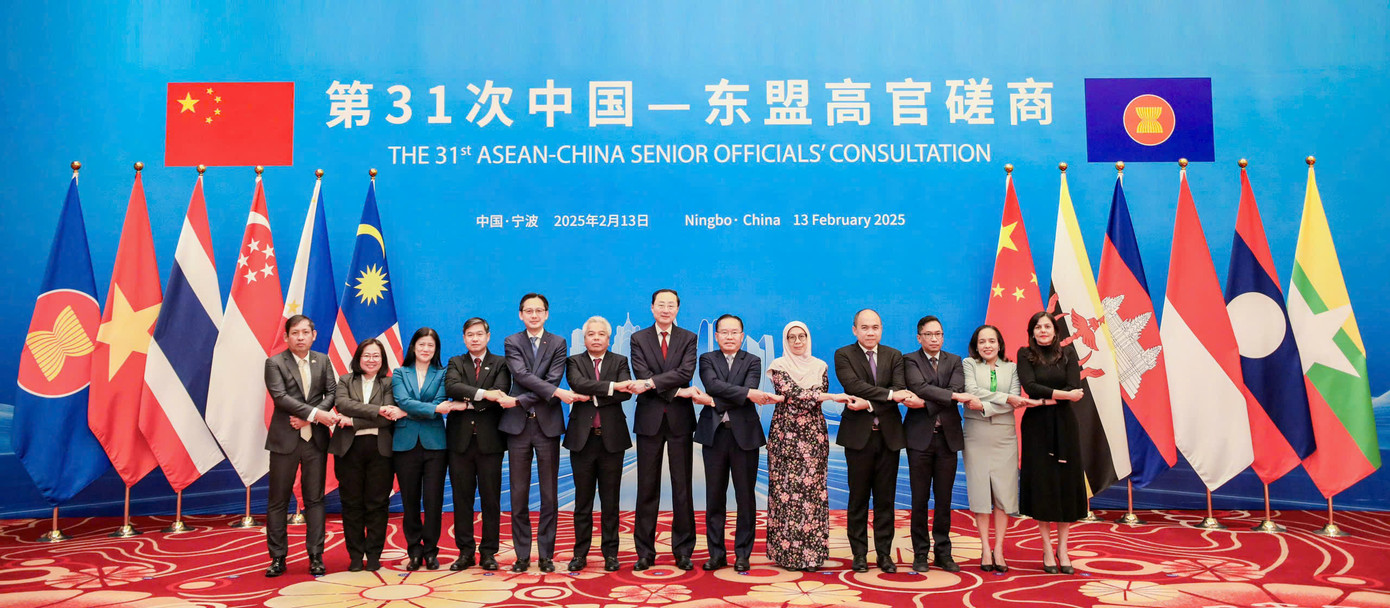 Các trưởng SOM ASEAN - Trung Quốc tại cuộc họp. (Ảnh: Mofa) Các trưởng SOM ASEAN - Trung Quốc tại cuộc họp. (Ảnh: Mofa)