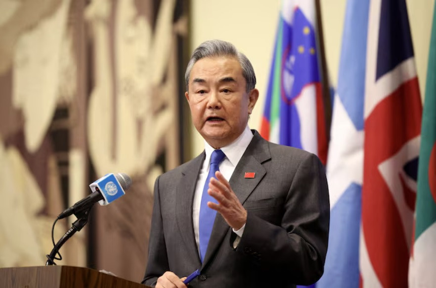 Ngoại trưởng Trung Quốc Vương Nghị phát biểu với báo chí tại New York, ngày 18/2. (Ảnh: Reuters) Ngoại trưởng Trung Quốc Vương Nghị phát biểu với báo chí tại New York, ngày 18/2. (Ảnh: Reuters)