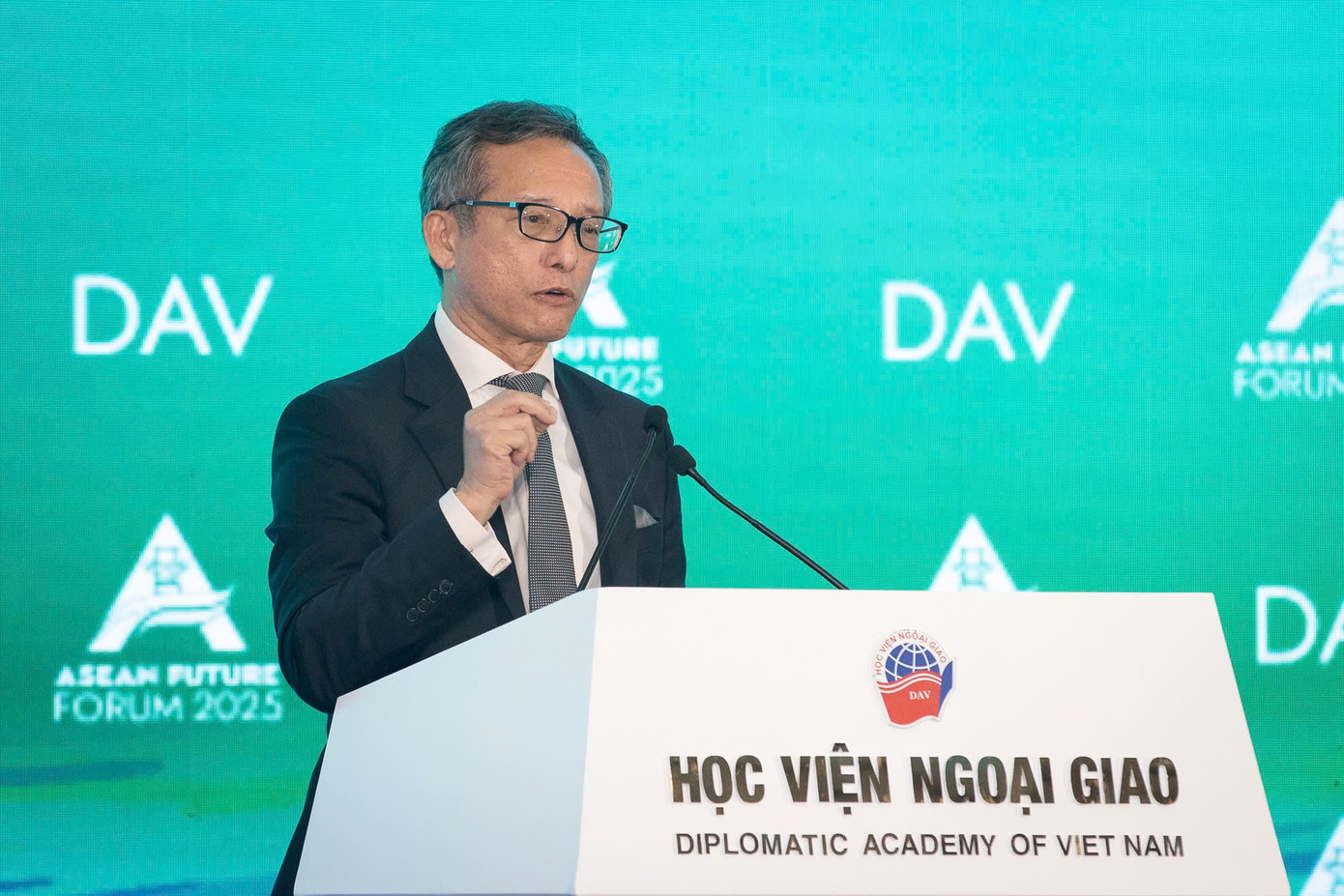 GS Simon Tay phát biểu tại phiên thảo luận. (Ảnh: Như Ý)