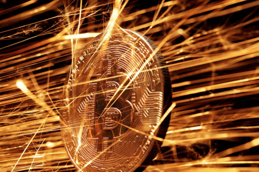 Hình ảnh đồ họa bitcoin. (Nguồn: Reuters) Hình ảnh đồ họa bitcoin. (Nguồn: Reuters)