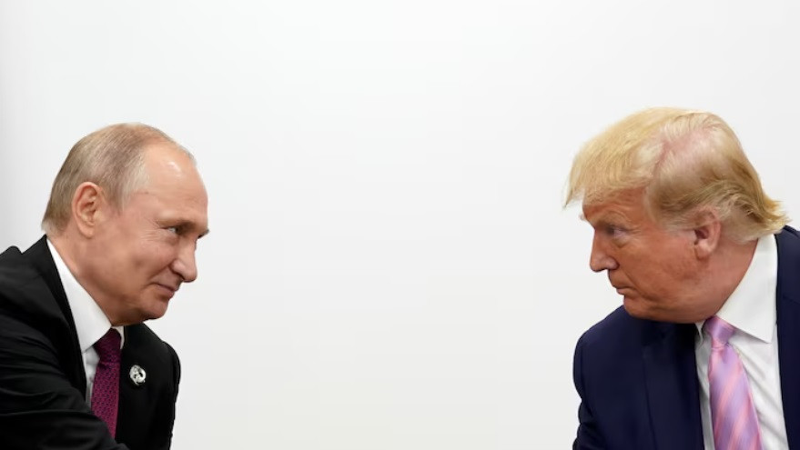 Tổng thống Nga Vladimir Putin và Tổng thống Mỹ Donald Trump trong cuộc gặp ở Osaka năm 2019. (Ảnh: Reuters) Tổng thống Nga Vladimir Putin và Tổng thống Mỹ Donald Trump trong cuộc gặp ở Osaka năm 2019. (Ảnh: Reuters)