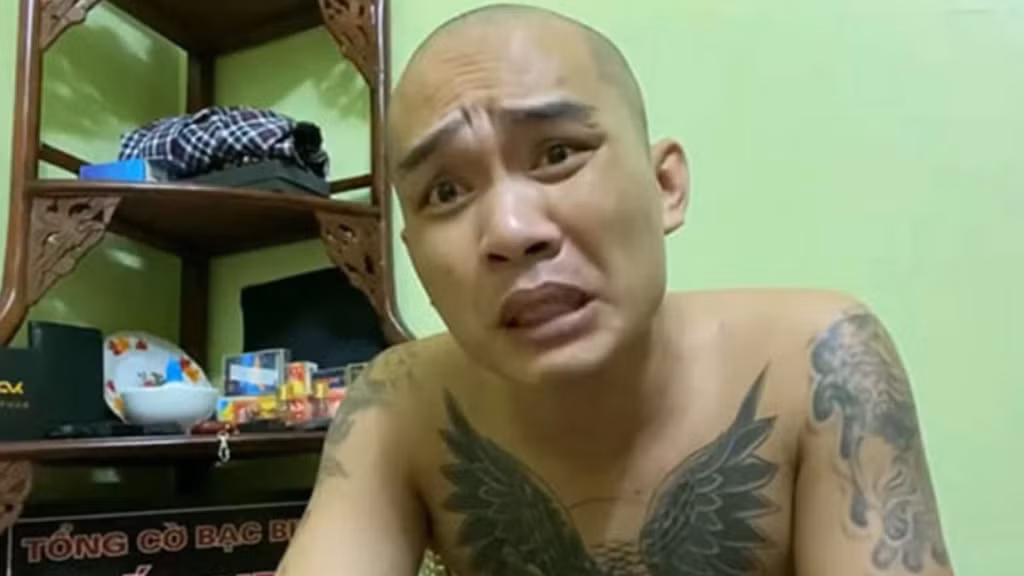 Tiến "bịp" - một "giang hồ mạng" nổi tiếng trên các kênh mạng xã hội facebook, youtube. Tiến "bịp" - một "giang hồ mạng" nổi tiếng trên các kênh mạng xã hội facebook, youtube.