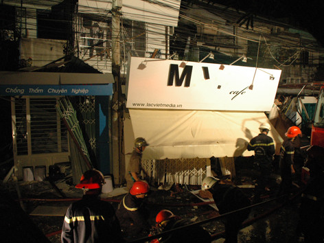 Toàn bộ 3 căn nhà liền kề gần như đổ sụp