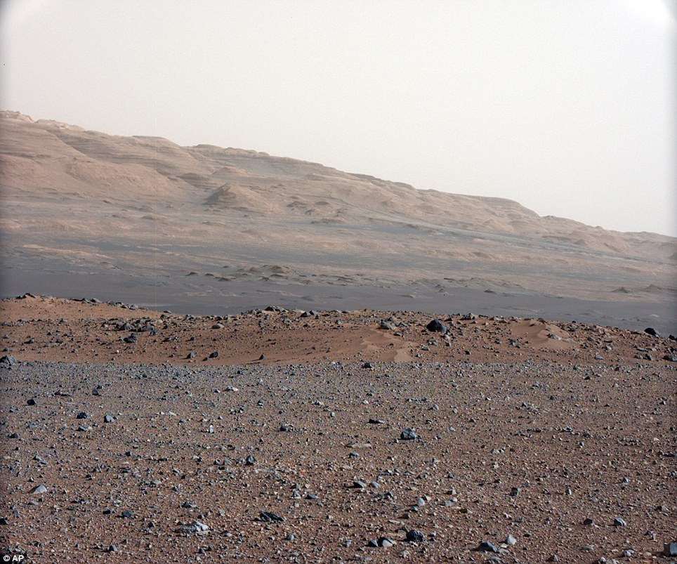 Tàu thám hiểm Curiosity tiếp tục khám phá nhiều điều thú vị của hành tinh Đỏ này