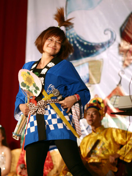 Hoàng tử thể hiện hình ảnh câu lạc bộ Nhật ngữ