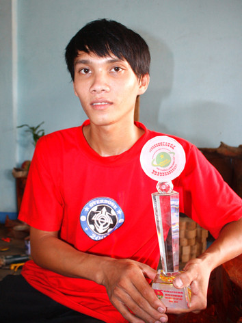 Hiệp và cúp Giải thưởng Lương Định Của năm 2013 