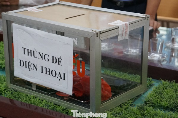 Cận cảnh an ninh trong, ngoài phòng thi THPT Quốc gia tại Hòa Bình ảnh 4