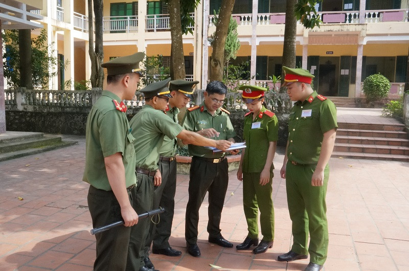 Thấy gì ở Hà Giang, Sơn La, Hòa Bình trong ngày thi đầu tiên ảnh 5