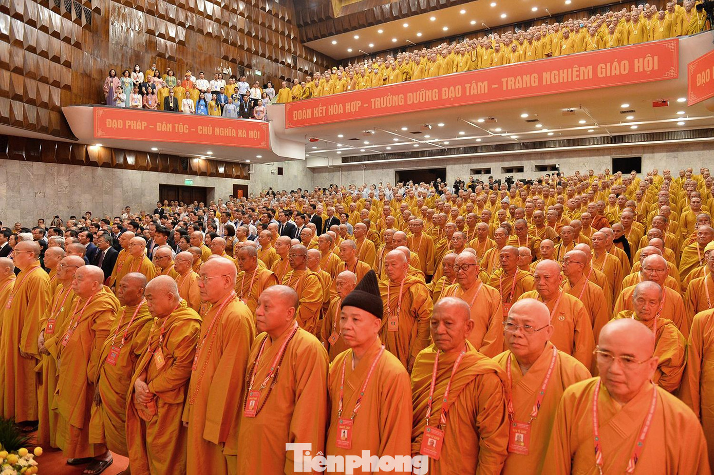 Các đại biểu, Chư tôn đức Hòa thượng, Thượng tọa, Đại đức dự đại hội.