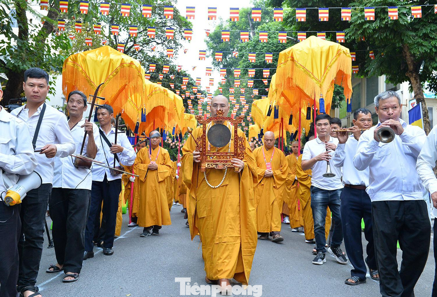 Nghi lễ cung nghinh chư Tôn đức Giáo phẩm Hội đồng Chứng minh, Hội đồng Trị sự Giáo hội Phật giáo Việt Nam.
