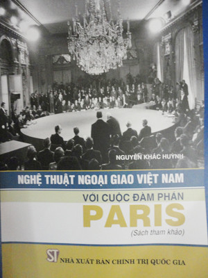 Cuốn sách “Nghệ thuật ngoại giao Việt Nam với cuộc đàm phán Paris”. Ảnh: K.N . Cuốn sách “Nghệ thuật ngoại giao Việt Nam với cuộc đàm phán Paris”. Ảnh: K.N