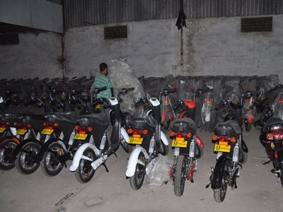 Suốt một thời gian dài xe máy điện được nhập lậu về Việt Nam và được lưu hành như xe đạp điện