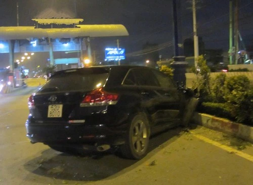 Cách nơi chiếc xe bị nạn không xa là trạm thu phí