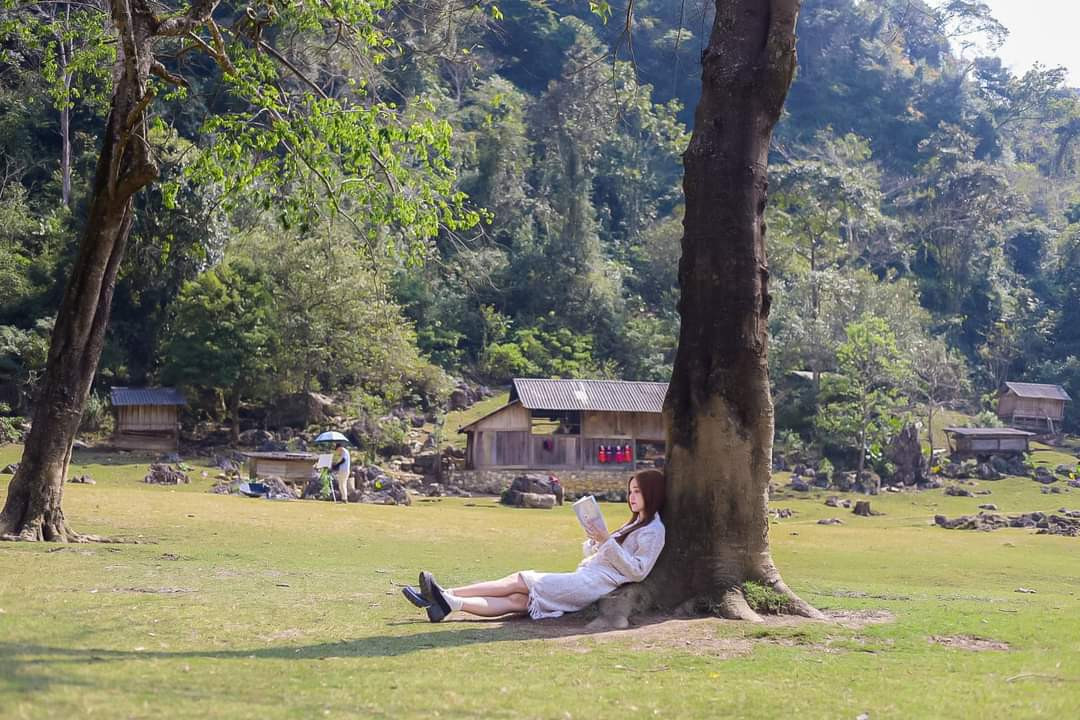 Khung cảnh như một ngôi làng cổ tại châu Âu. (Ảnh: Trần Hà Bảo Ngân)