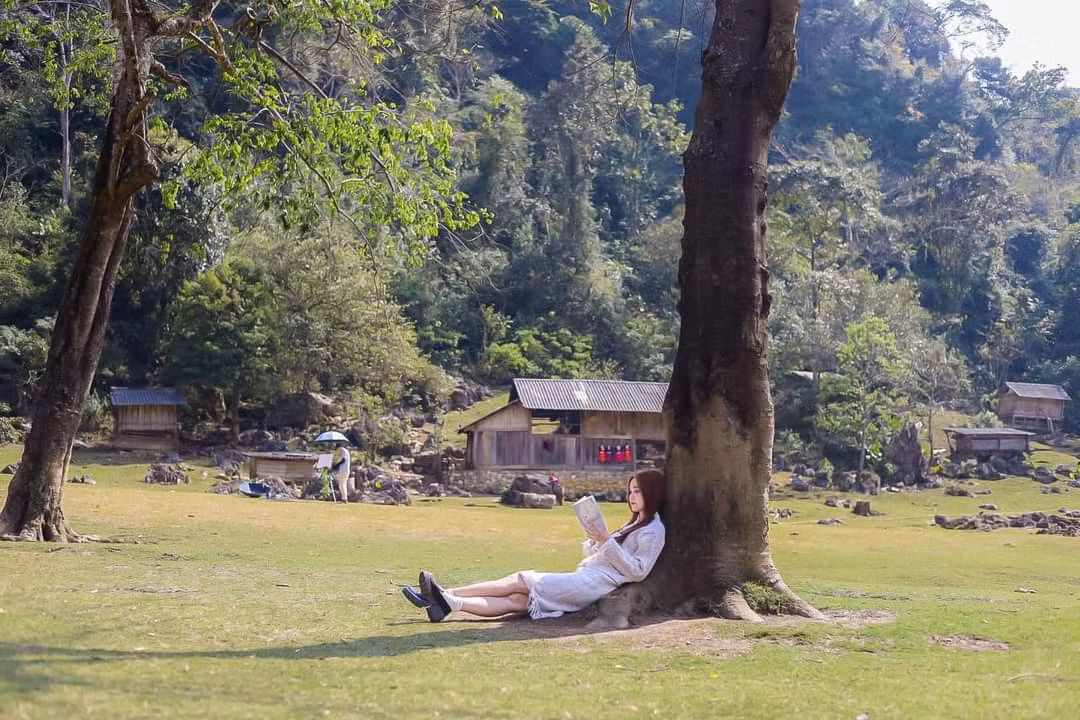 Khung cảnh như một ngôi làng cổ tại châu Âu. (Ảnh: Trần Hà Bảo Ngân)