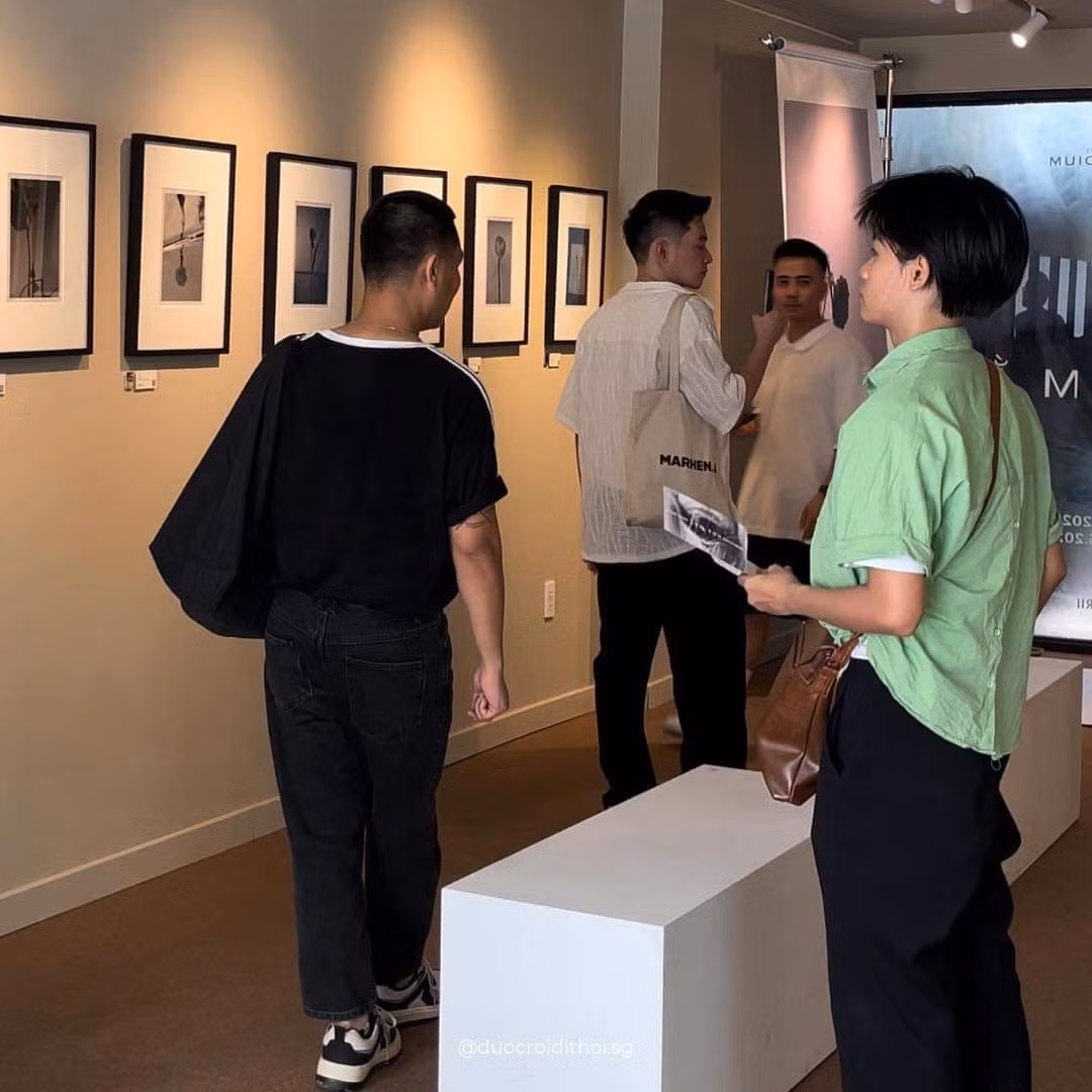 Triển lãm thu hút sự quan tâm của đông đảo các bạn trẻ. (Ảnh: @duocroidithoi.sg)