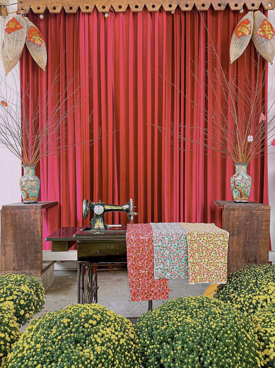 Góc máy may quen thuộc trong ký ức tuổi thơ của nhiều người. (Ảnh: Chiêu Cafe) Góc máy may quen thuộc trong ký ức tuổi thơ của nhiều người. (Ảnh: Chiêu Cafe)