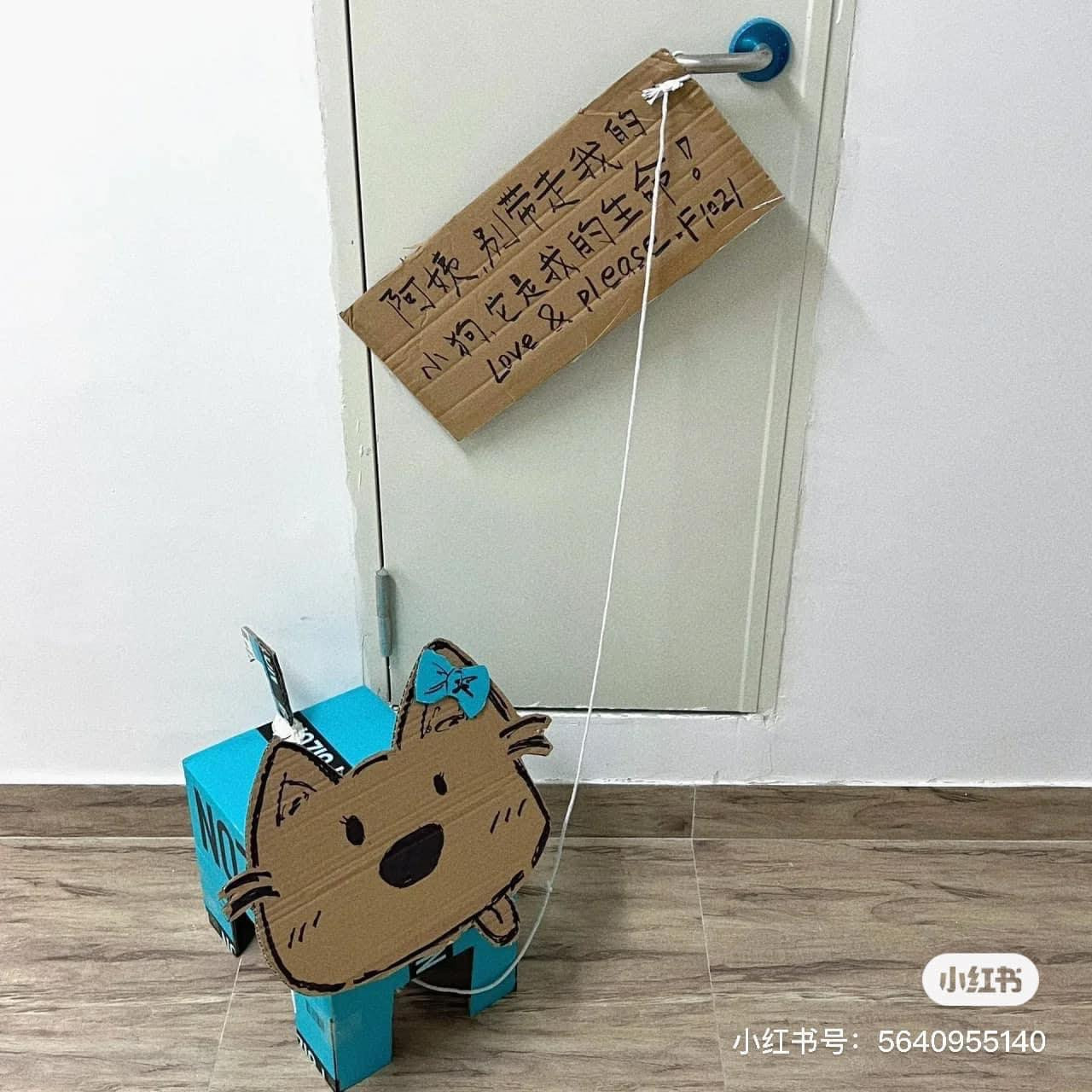 Một chú cún được “nhuộm” lông xanh vô cùng đáng yêu. Một chú cún được “nhuộm” lông xanh vô cùng đáng yêu.