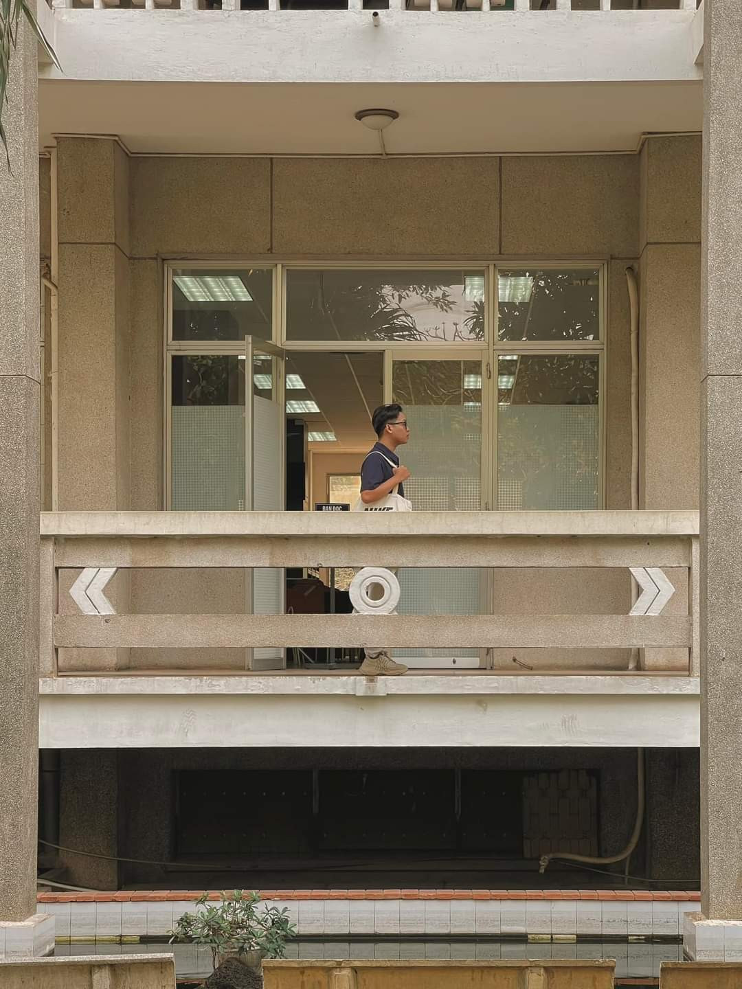 Hành lang thư viện - góc check-in quen thuộc của nhiều bạn trẻ. Ảnh: Gia Huy