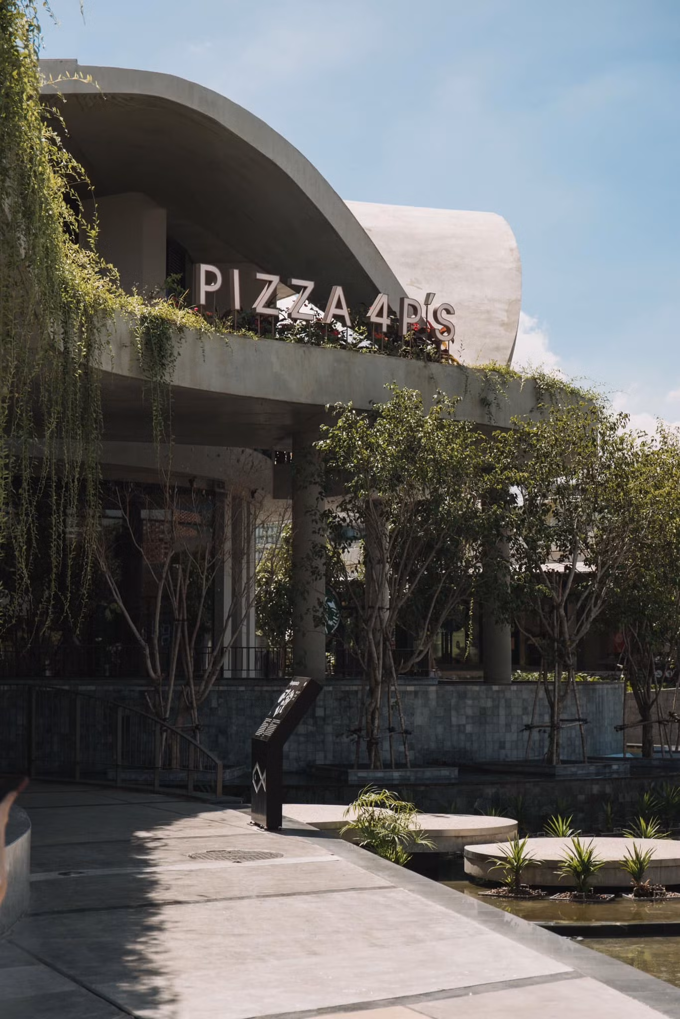 Nhà hàng Pizza nổi tiếng cũng “góp mặt” trong khu vui chơi mới này! (Ảnh: Aaron Nguyen)