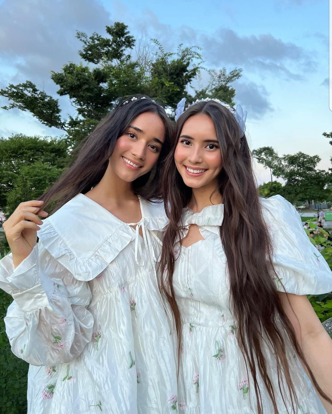 Nhan sắc cực phẩm của hai cô gái - chủ tài khoản 3genfam. (Ảnh: Alexandra Olesen) Nhan sắc cực phẩm của hai cô gái - chủ tài khoản 3genfam. (Ảnh: Alexandra Olesen)