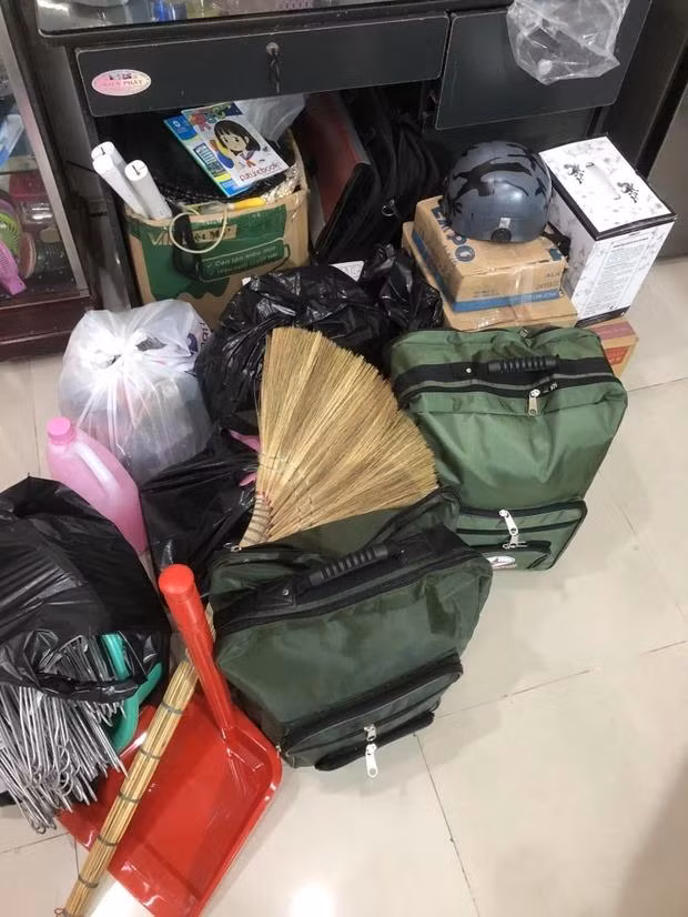 Định mang cả nhà lên trọ hay gì?
