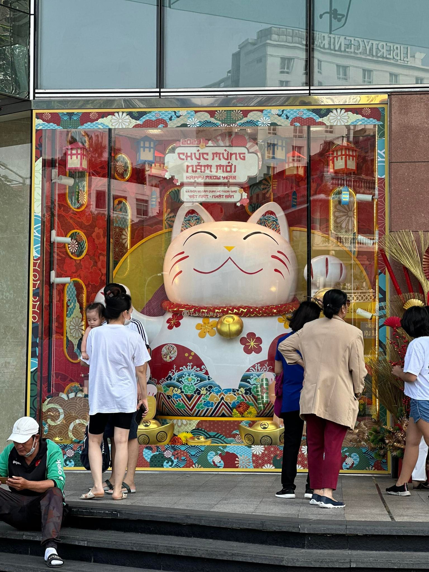 Mèo thần tài với rất nhiều visual khác nhau!