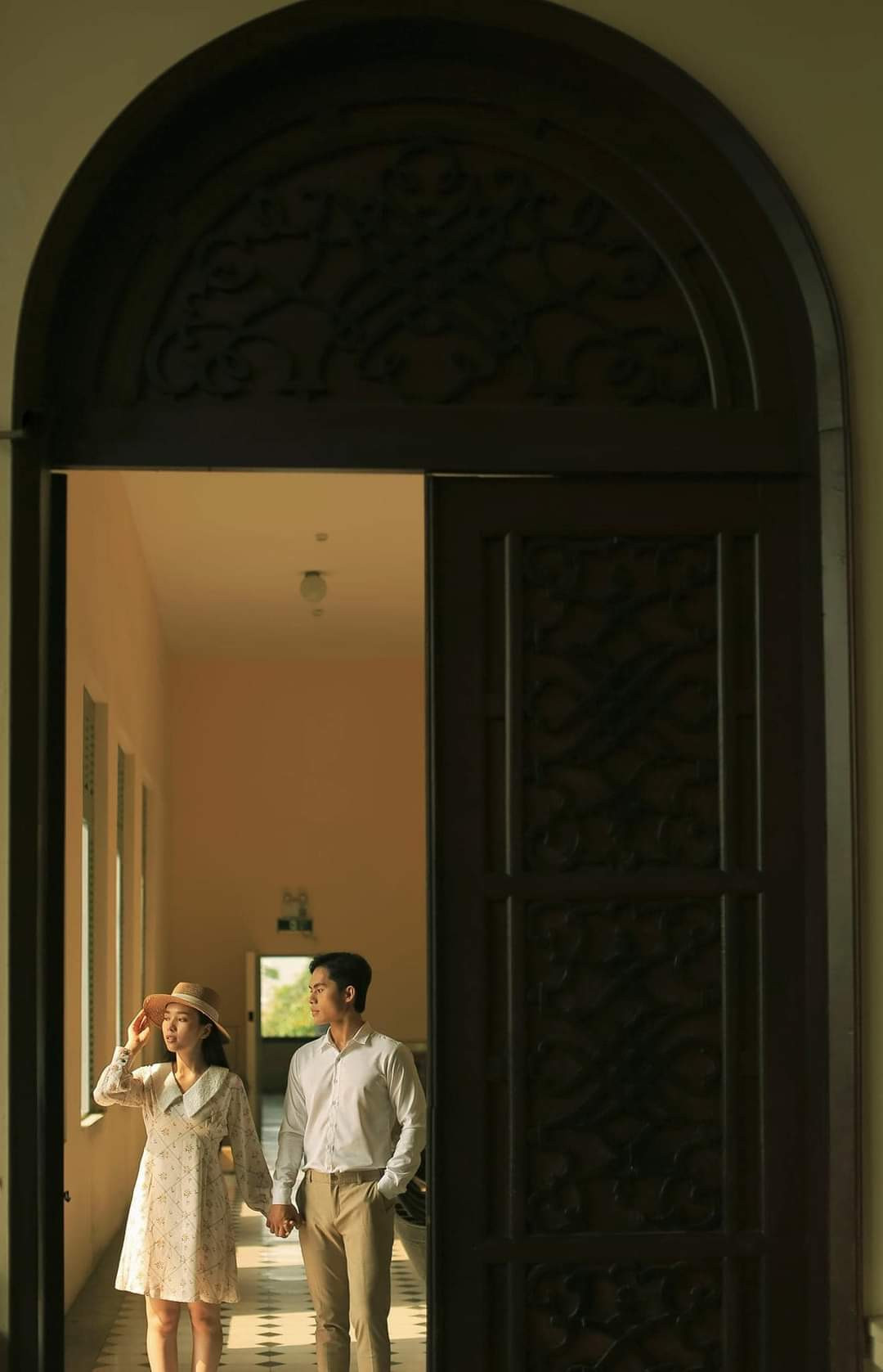 Nắng chiều tại bảo tàng trông rất đẹp và em cũng thế! (Ảnh: Phúc Ngô)