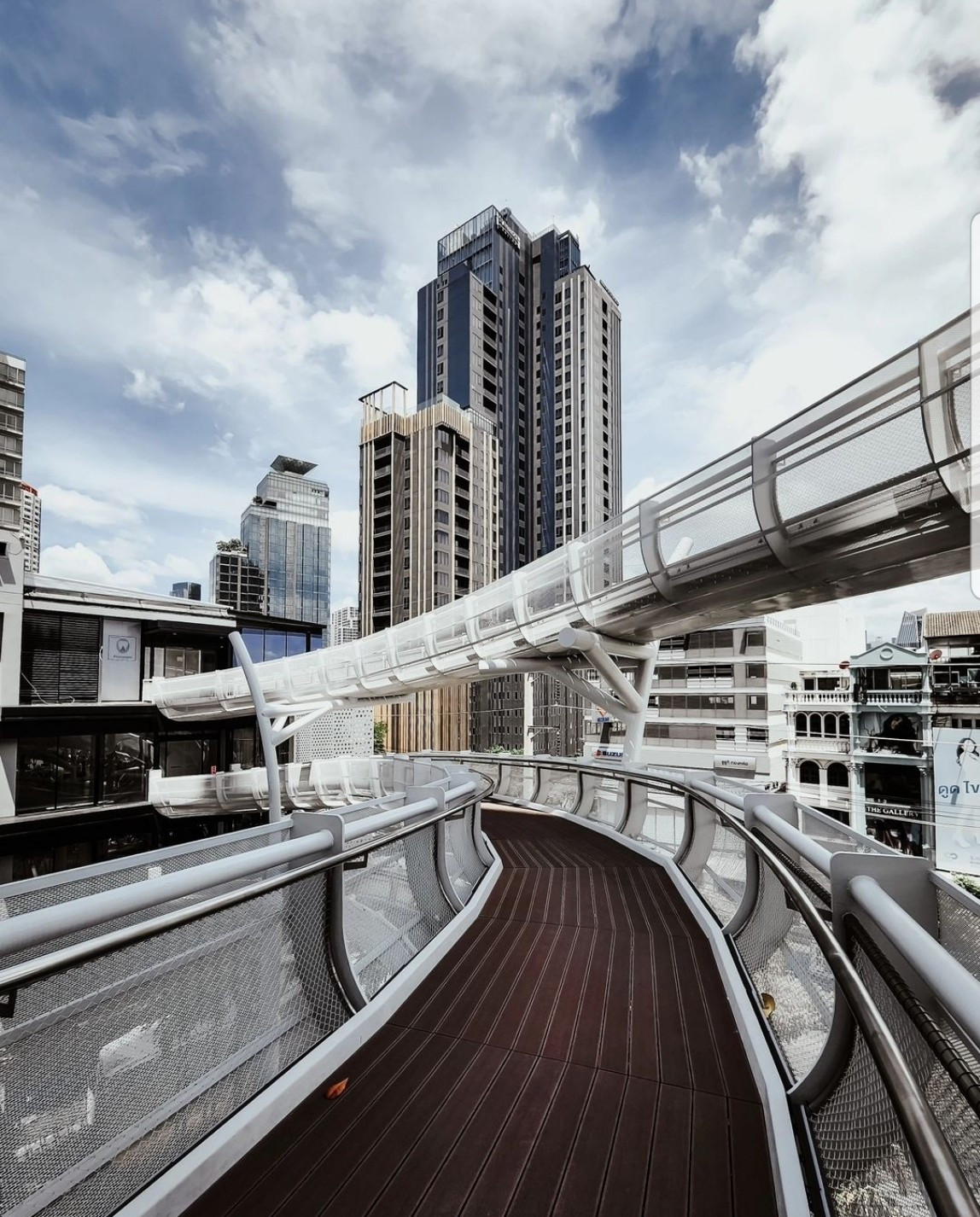 Con dốc xoắn ốc chiếm spotlight của khu phức hợp. (Ảnh: pnppppppp)