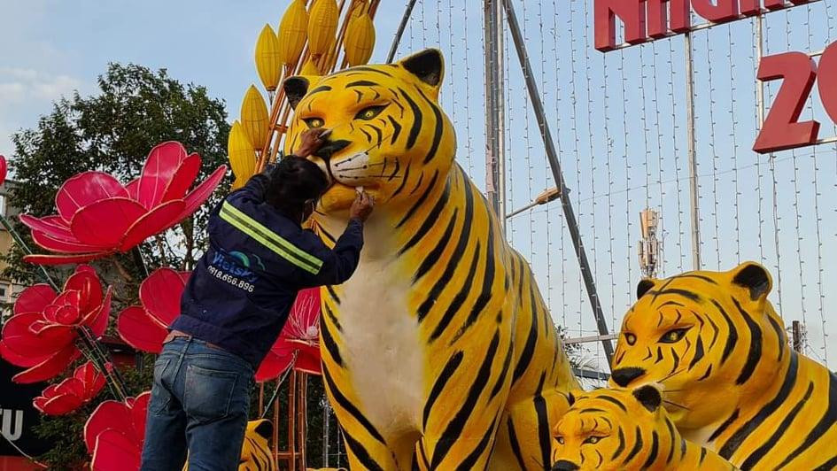 Những chú hổ được “make-up” để nom khí thế hơn... Những chú hổ được “make-up” để nom khí thế hơn...