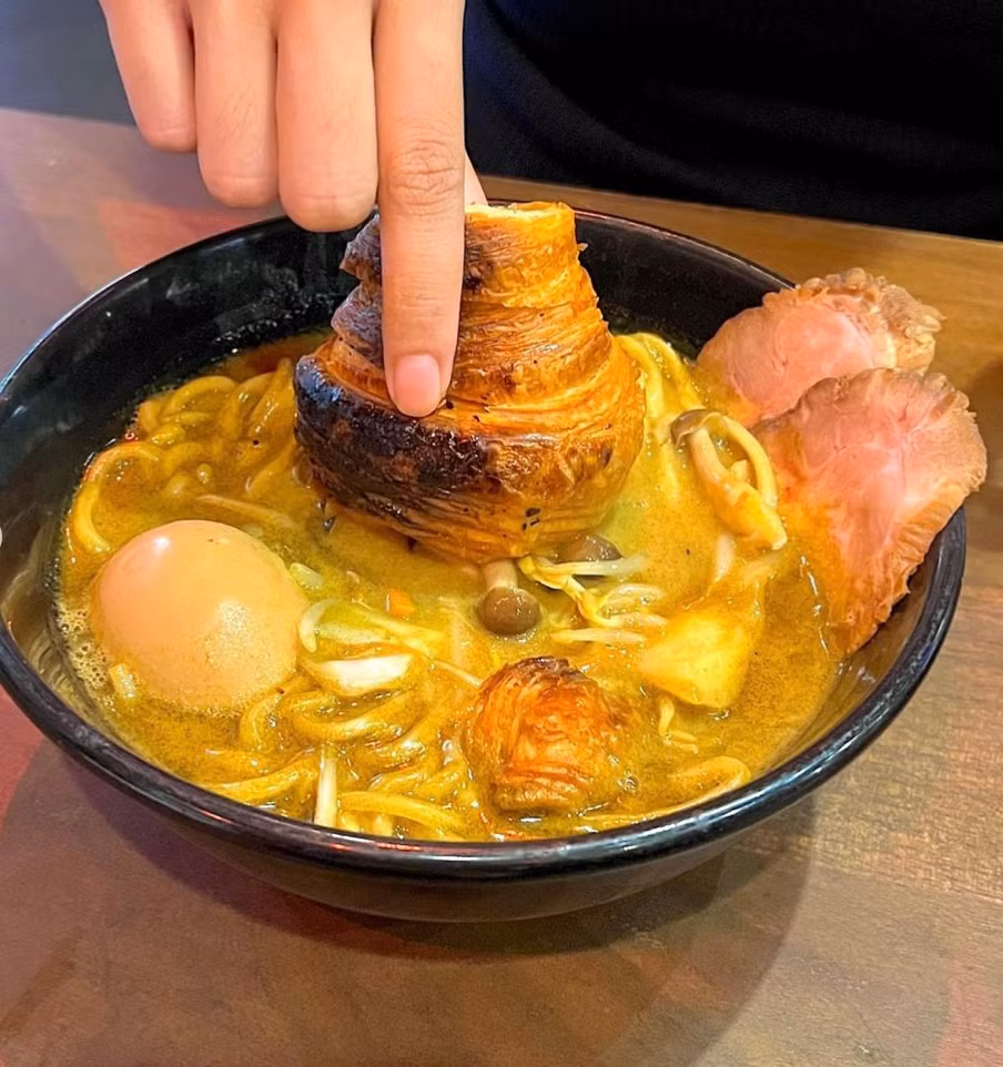 Nghe không liên quan nhưng biết đâu lại là sự kết hợp tuyệt vời. (Ảnh: @menya_shishido)