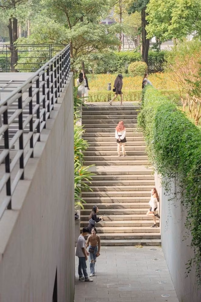 Chiếc view ngập nắng đầy thơ mộng của bảo tàng Hà Nội. Ảnh: Nguyen Ngoc Phuong Anh