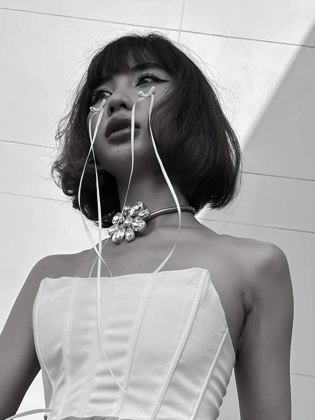 Khóc nhưng vẫn xinh đẹp, vẫn sang, vẫn keo-lì. (Ảnh: Thủy Tiên)