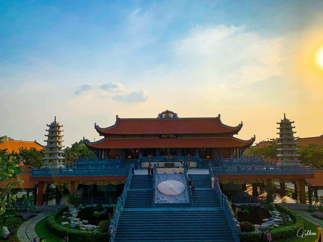 Bình minh tuyệt đẹp tại tu viện Vĩnh Nghiêm. (Ảnh: Ninh Nguyễn) Bình minh tuyệt đẹp tại tu viện Vĩnh Nghiêm. (Ảnh: Ninh Nguyễn)