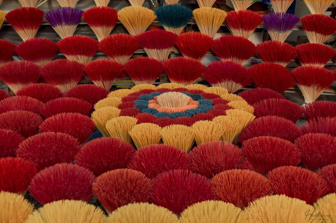 Khung cảnh tại làng hương đẹp đến nao lòng. (Ảnh: Nguyễn Hữu Thưởng)