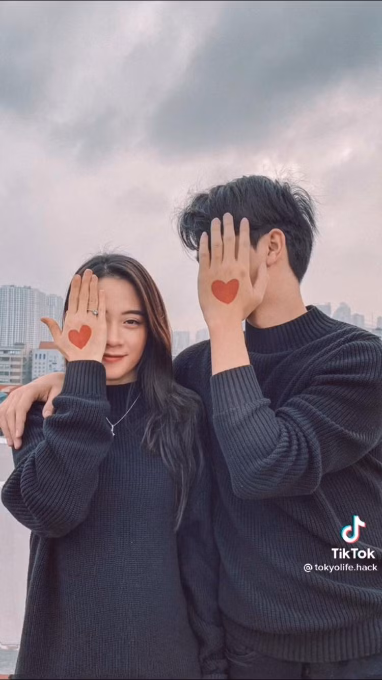 Cách chụp “nửa kín nửa hở” này sẽ khiến mọi người tò mò không biết “người ấy là ai”.
