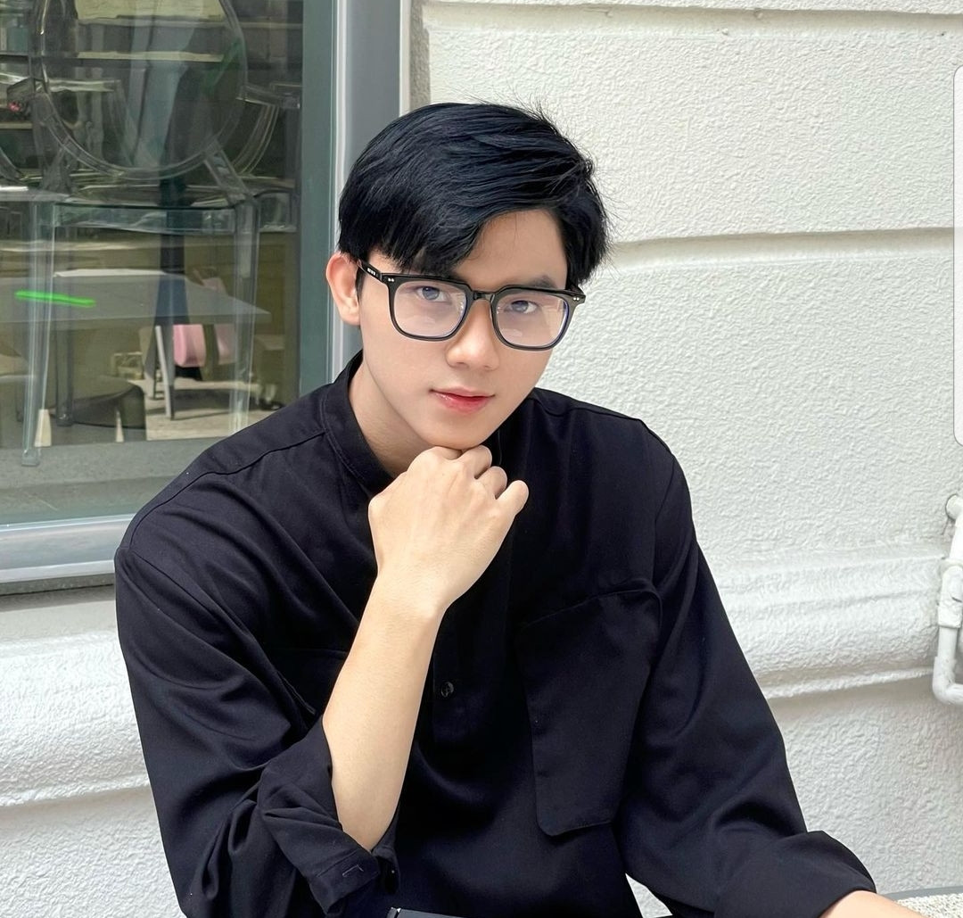 Chàng trai “gây bão” cộng đồng mạng với nhan sắc cực phẩm. (Ảnh: Nguyễn Cao Nhật Hoàng)