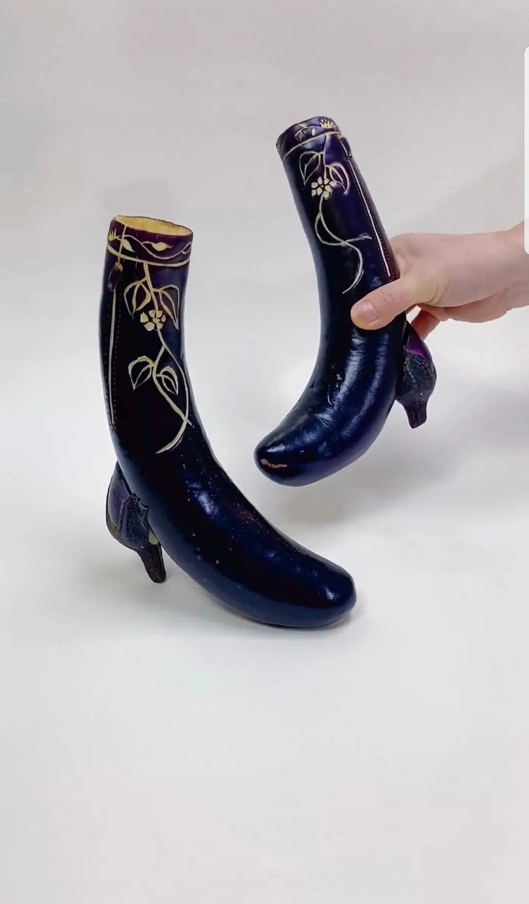 Ngoài giày búp bê cho những nàng “bánh bèo” thì còn có cả boots dành cho cô nàng cá tính. (Ảnh: Weibo Việt Nam)