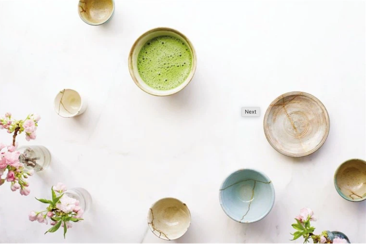 Những món đồ gốm khoác lên mình vẻ đẹp riêng của những vết nứt. Những món đồ gốm khoác lên mình vẻ đẹp riêng của những vết nứt.