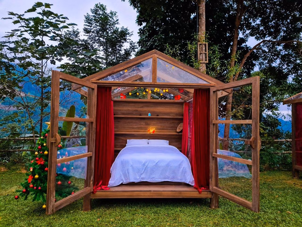 Giấc ngủ luxury với chiếc view “ăn tiền” mỗi sáng thức dậy. (Ảnh: P'apiu Resort)