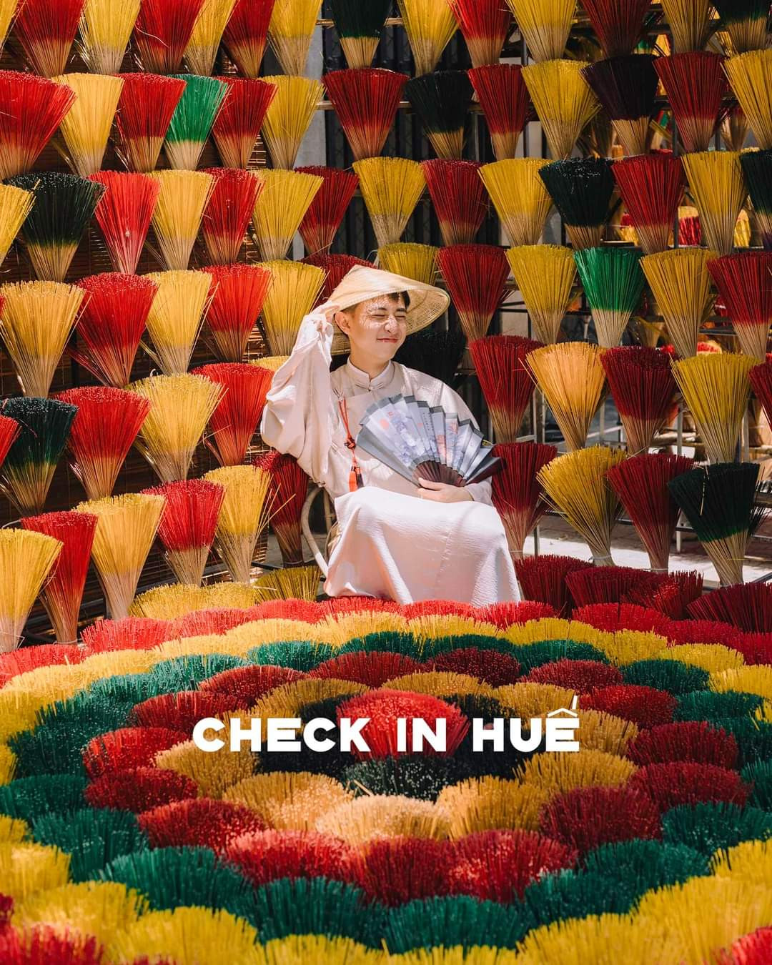 Làng Hương Xuân Thủy trở thành địa điểm check-in nổi bật của giới trẻ khi ghé thăm xứ Huế.(Ảnh: Khoa Phùng)