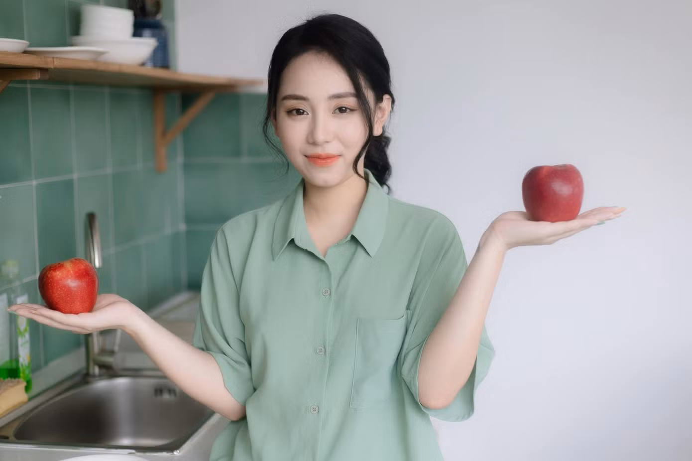 Cô giáo trẻ Minh Thu sở hữu nhan sắc không kém cạnh hotgirl nào!