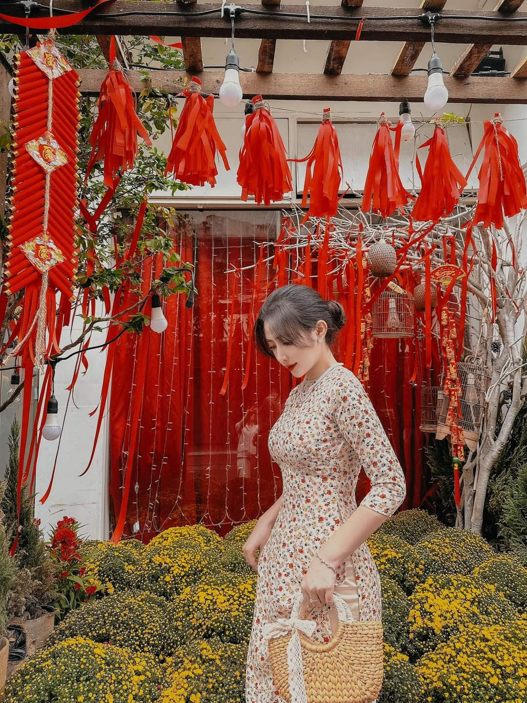 Cô Ba Sài Gòn thả nhẹ chiếc dáng xinh lung linh. (Ảnh: Ngoc Ngoc Nguyen) Cô Ba Sài Gòn thả nhẹ chiếc dáng xinh lung linh. (Ảnh: Ngoc Ngoc Nguyen)