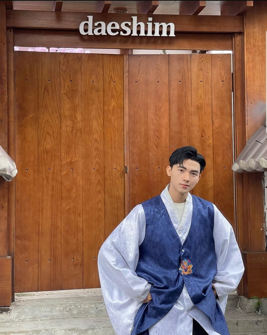 Visual hút hồn khiến cộng đồng mạng ráo riết tìm “in tư”. (Ảnh: Nguyễn Cao Nhật Hoàng)