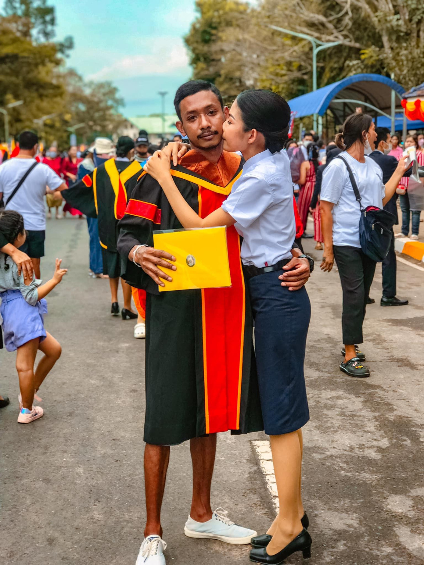 Khoảnh khắc hạnh phúc cùng anh trai được cô bạn chia sẻ lên Facebook. (Ảnh: Ying Chanita)